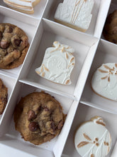 Load image into Gallery viewer, Deluxe Cookie Gift Pack
